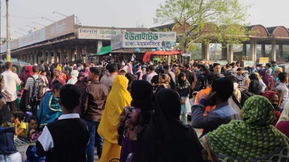 মহাখালী কাউন্টারে বাস নেই, ঘরমুখো যাত্রীদের দীর্ঘ সারি