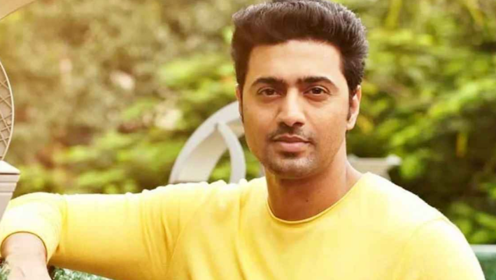 রাজনীতিতে আর জড়াতে চান না দেব, ফিরছেন অভিনয়ে